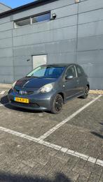 Toyota Aygo 1.0 12V Vvt-i 5DRS 2007 Grijs, Voorwielaandrijving, 68 pk, Overige kleuren, Handgeschakeld