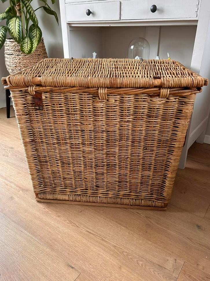 Mega grote rieten / bamboe mand met deksel vintage, Huis en Inrichting, Woonaccessoires | Schalen en Manden, Gebruikt, Mand, Rechthoekig