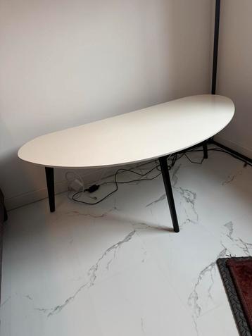Stijlvolle Salon Tafel beschikbaar voor biedingen