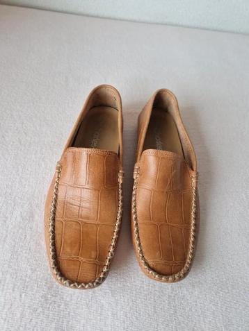 Naturelkleurige dames loafers  beschikbaar voor biedingen