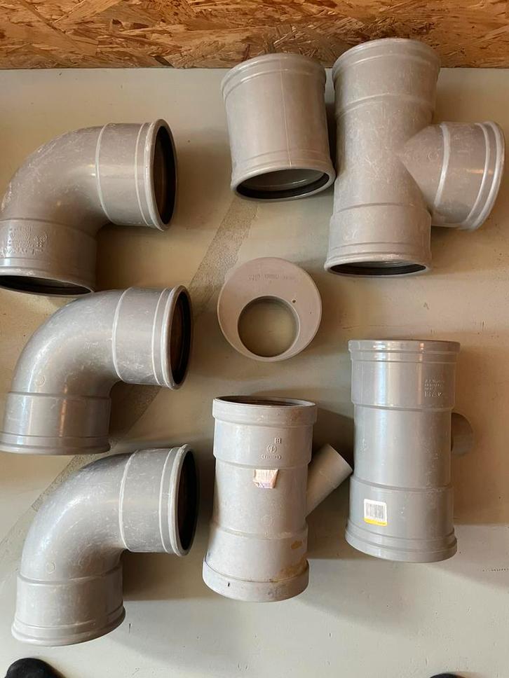 Diversen pvc 110 mm, Doe-het-zelf en Verbouw, Buizen en Afvoer, Zo goed als nieuw, Bochten, Pvc, Minder dan 2 meter, 80 mm of meer
