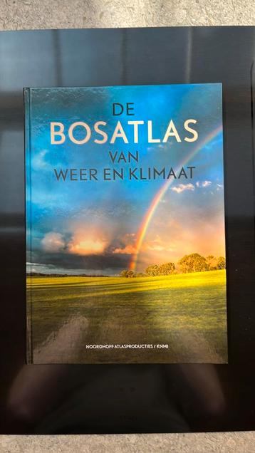 De bosatlas van weer en klimaat beschikbaar voor biedingen