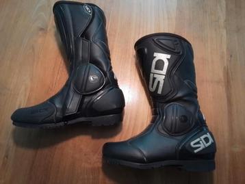 Sidi motorlaarzen , maat 35 , zo goed als nieuw.  beschikbaar voor biedingen