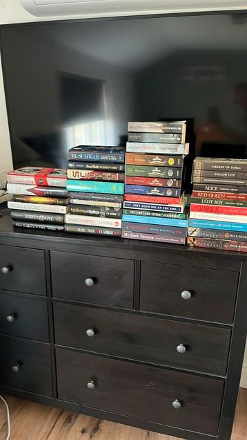 Engelse YA-boeken hardcover  beschikbaar voor biedingen