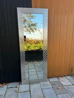 Spiegel met traanplaten metalen frame, Huis en Inrichting, Woonaccessoires | Spiegels, Ophalen, Zo goed als nieuw, 150 tot 200 cm