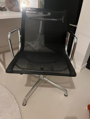 Vitra eames bureaustoel zwart netwave zgan beschikbaar voor biedingen