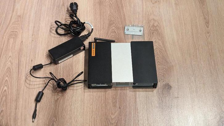 Advantech ARK-DS762 I5 3210 4GB ram 3x HDMI, Hobby en Vrije tijd, Elektronica-componenten, Ophalen of Verzenden