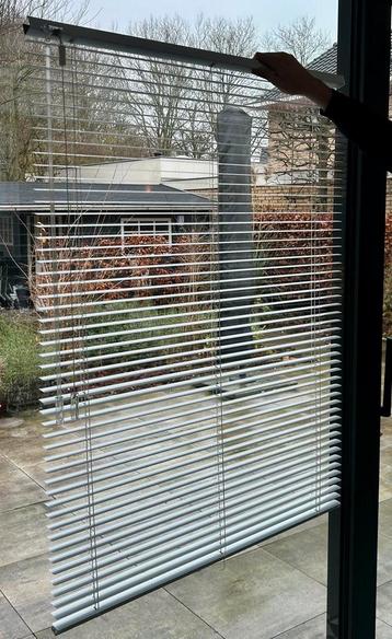 Witte Luxaflex - 85,5cm breed, max 115cm lang beschikbaar voor biedingen