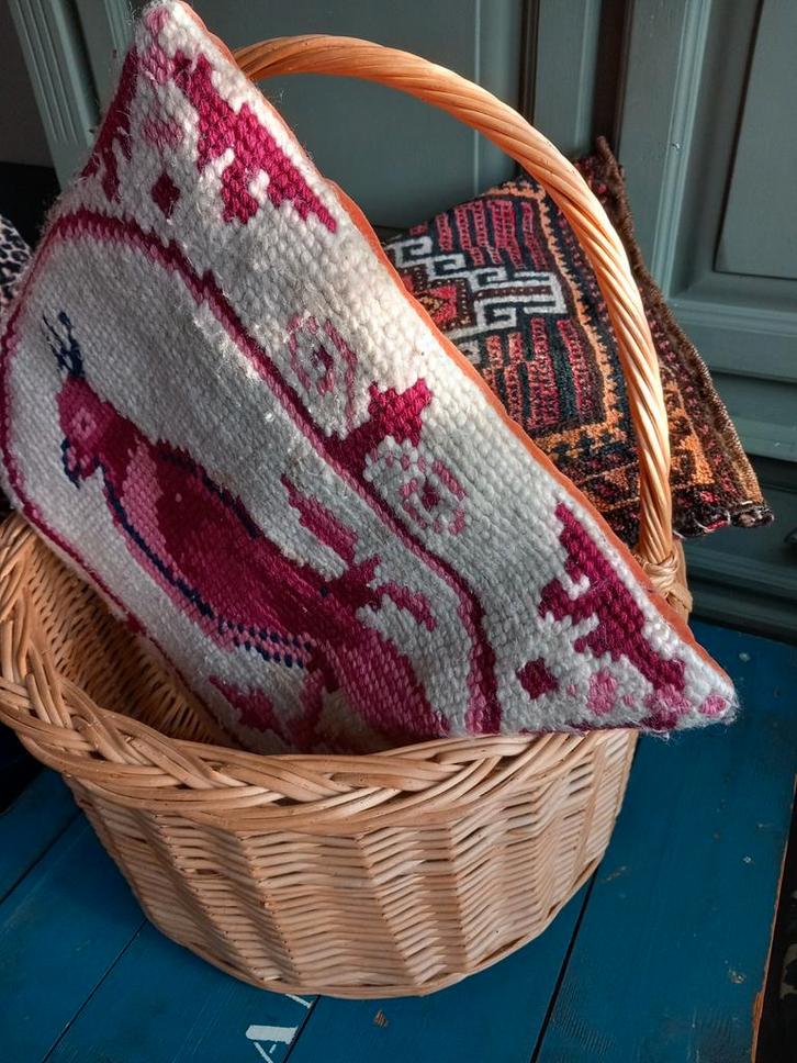 Nieuwe  rieten mand met hengsel, Huis en Inrichting, Woonaccessoires | Kisten, Zo goed als nieuw, Minder dan 50 cm, Minder dan 50 cm