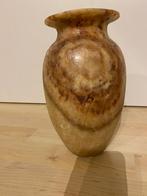 Mooie albast vaas met matte tekening, Ophalen