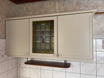 mooie keuken bovenkastjes landelijke stijl met glas in lood
