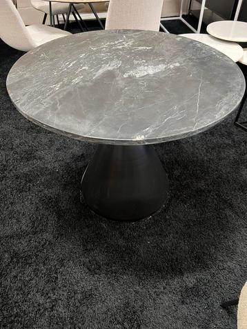 Eettafel marmer 90cm zwart met stalen poot beschikbaar voor biedingen
