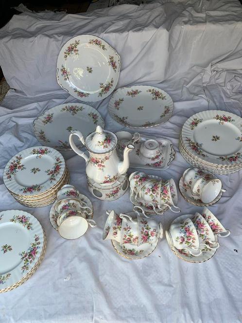Royal albert moss rose, Antiek en Kunst, Antiek | Servies compleet, Ophalen of Verzenden
