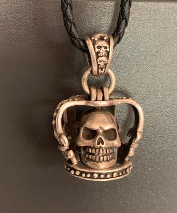 Mooie aparte handgemaakte zilveren skull in kroon ketting beschikbaar voor biedingen
