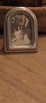 Oud klein fotolijstje foto-lijstje met houten achterkant, Antiek en Kunst, Ophalen of Verzenden