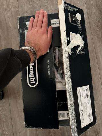 DeLonghi koffiemachine ECAM13.123.B retourdeal nieuwstaat beschikbaar voor biedingen