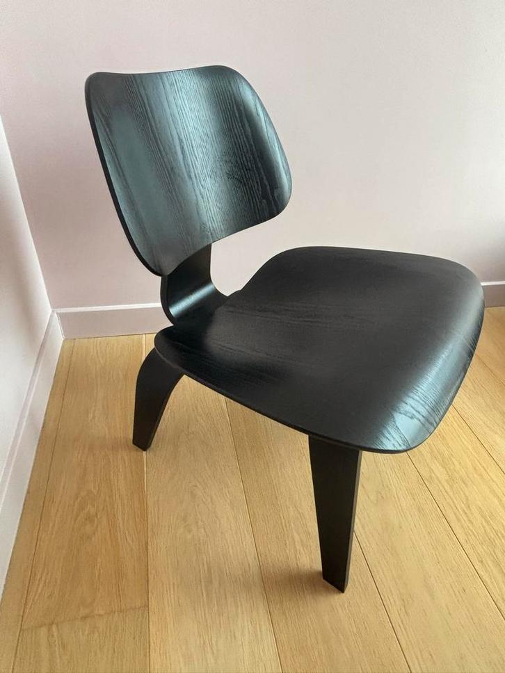 Vitra Eames LCW Lounge Chair - Zwart Essen Multiplex, Huis en Inrichting, Stoelen, Zo goed als nieuw, Eén, Hout, Zwart, Ophalen of Verzenden