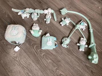 Babyspeelgoed en boxmobiel Nijntje mintgroen beschikbaar voor biedingen