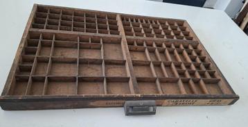 Franse vintage letterbak drukletterlade industrieel brocante beschikbaar voor biedingen