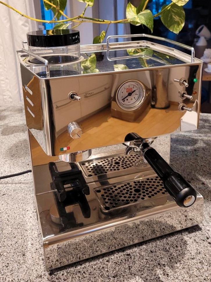 Italiaanse Quick mill 3035 met geintegreede molen, Witgoed en Apparatuur, Koffiezetapparaten, Zo goed als nieuw, Gemalen koffie