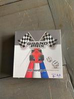 b32 – NIEUW spel GRAND PRIX, leeftijd 6+, Hobby en Vrije tijd, Gezelschapsspellen | Bordspellen, Ophalen of Verzenden, Nieuw