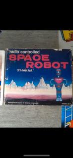 Space Robot radio controlled Jaren 80 vintage 90 cm hoog, Zo goed als nieuw, Verzenden