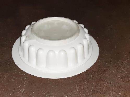 Tupperware vintage puddingvorm klein wit, Huis en Inrichting, Keuken | Tupperware, Gebruikt, Wit, Ophalen of Verzenden