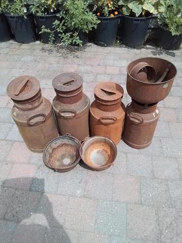 4 ijzeren melkbussen. Leuk als decoratie. Nostalgie! beschikbaar voor biedingen