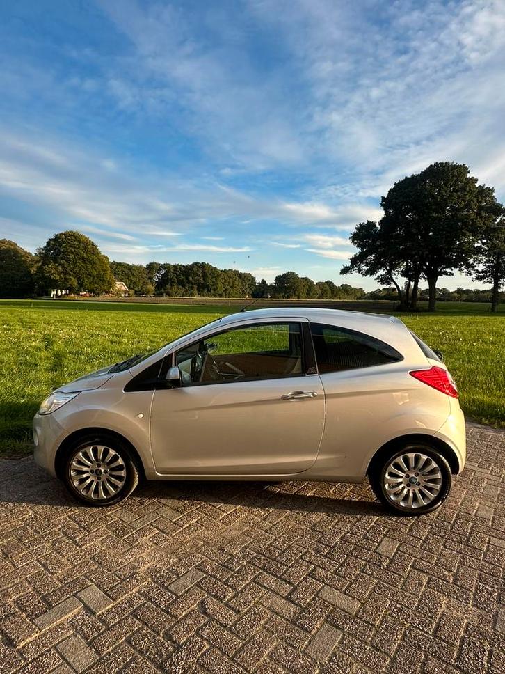 Ford Ka 1.2 51KW 2010 Grijs, Auto's, Ford, Particulier, Benzine, B, Hatchback, Handgeschakeld, Origineel Nederlands, Zilver of Grijs