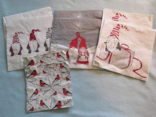 4 x 2 Zweedse kerstservetten jultomtes en goudvinken NIEUW, Diversen, Kerst, Nieuw, Ophalen of Verzenden