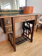 Antieke Mundlos Trapnaaimachine met Meubel, Antiek en Kunst, Antiek | Naaimachines, Ophalen of Verzenden
