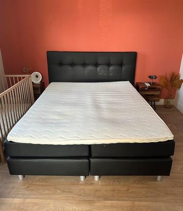 Zwarte tweepersoons boxspring 160 x 200 beschikbaar voor biedingen