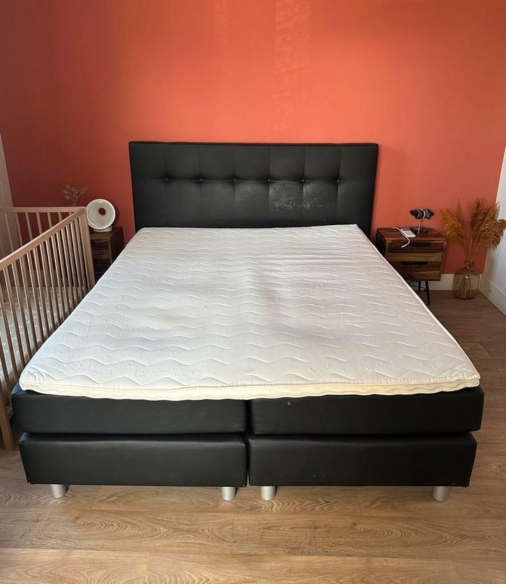 Zwarte tweepersoons boxspring 160 x 200, Huis en Inrichting, Slaapkamer | Boxsprings, Gebruikt, 160 cm, 200 cm, Tweepersoons, Ophalen