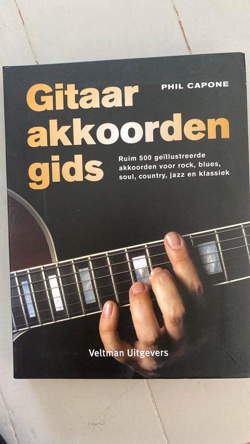 P. Capone - Gitaarakkoordengids, Boeken, Hobby en Vrije tijd, Zo goed als nieuw, Ophalen of Verzenden