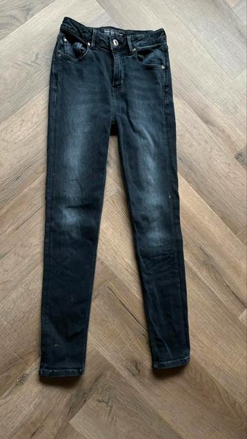 Guess skinny jeans maat 140 (zwart/goud) beschikbaar voor biedingen