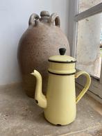 Brocante, vintage gele emaille koffiekan/koffiepot + filter, Antiek en Kunst, Antiek | Emaille, Ophalen of Verzenden