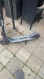 Ducati pro step, Fietsen en Brommers, Ophalen of Verzenden, Zo goed als nieuw, 50 km per accu of meer