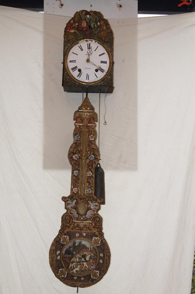 Comtoise met bloemslinger, Antiek en Kunst, Antiek | Klokken, Ophalen of Verzenden