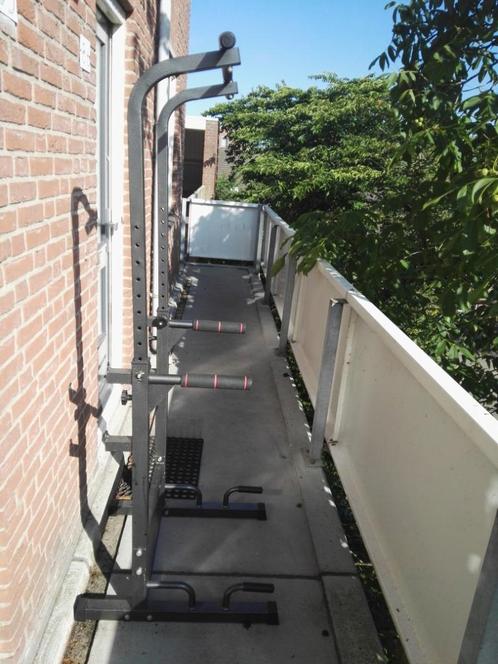 Pull up bar /  station / power tower (diverse oefeningen), Sport en Fitness, Fitnessapparatuur, Zo goed als nieuw, Krachtstation