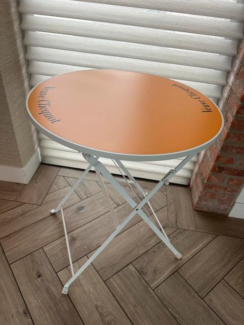 Veuve Cliquot bijzettafel tafel tafeltje wit geel champagne, Huis en Inrichting, Tafels | Bijzettafels, Zo goed als nieuw, Rond
