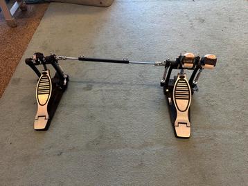 Dubbele basdrumpedaal beschikbaar voor biedingen