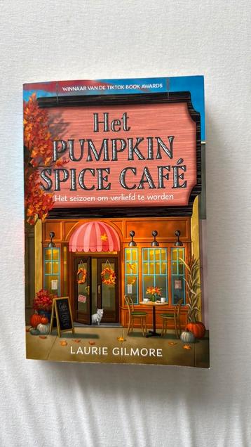 Het pumpkin spice cafe - Laurie Gilmore beschikbaar voor biedingen