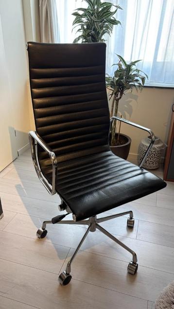 EAMES EA119 Replica Leder beschikbaar voor biedingen