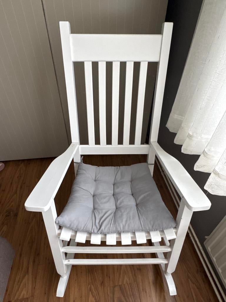 Witte Schommelstoel met Kussen, Huis en Inrichting, Stoelen, Wit, Ophalen of Verzenden, Zo goed als nieuw, Eén