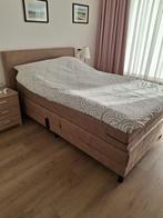 Elektrisch bed - Zo goed als nieuw!, Huis en Inrichting, Slaapkamer | Bedden, Ophalen, Verstelbaar, Beige, Tweepersoons