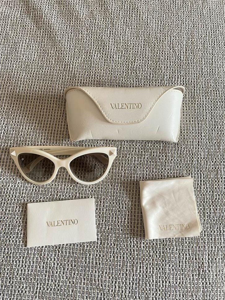 Valentino Zonnebril - Stijlvol & Elegant!, Sieraden, Tassen en Uiterlijk, Zonnebrillen en Brillen | Dames, Zo goed als nieuw, Zonnebril