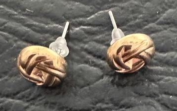 Nieuw goudkleurige oorbellen knopjes  beschikbaar voor biedingen