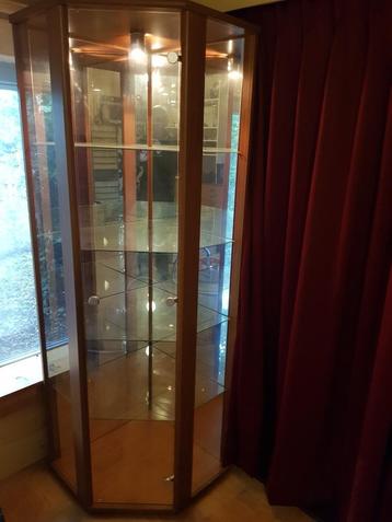 Hoek Vitrinekast met verlichting beschikbaar voor biedingen