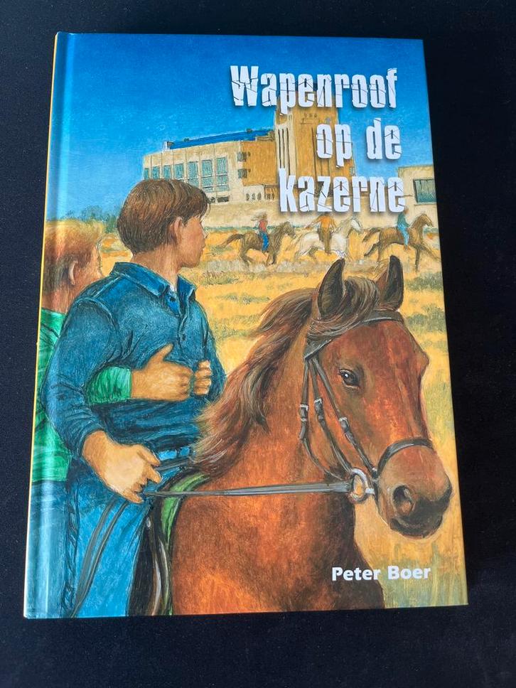 Wapenroof op de kazerne - Peter Boer, Boeken, Kinderboeken | Jeugd | onder 10 jaar, Zo goed als nieuw, Fictie algemeen, Ophalen of Verzenden