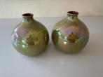 2 groene parelmoeren bolvaasjes, Huis en Inrichting, Verzenden, Minder dan 50 cm, Groen, Glas